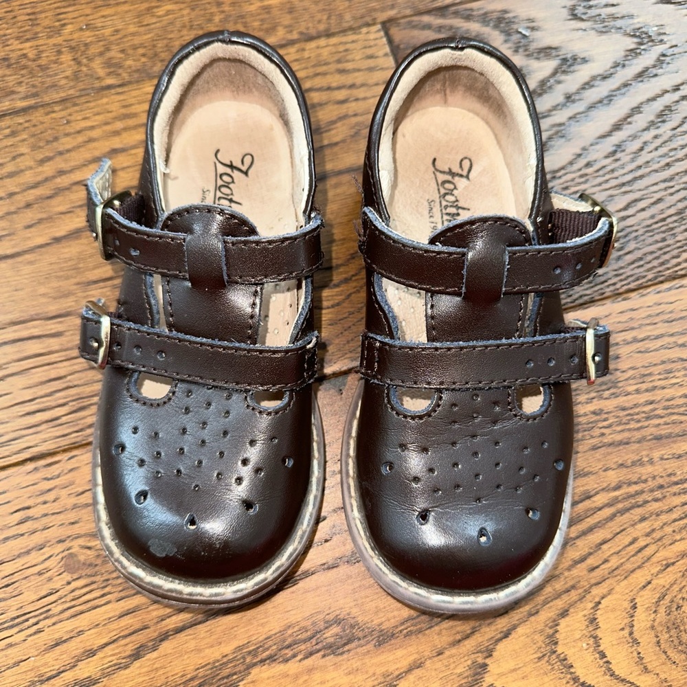 Footmates Brown Danielle Mary Janes size 7W